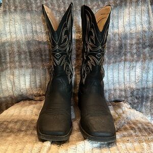 Black Cowboy boots for women.
